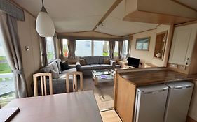 Bittern 8, Scratby - California Cliffs, Parkdean, Sleeps 8, Free Wi-Fi, Bed Linen And Towels Included, Pet Friendly - 2 Minutes From The Beach!
